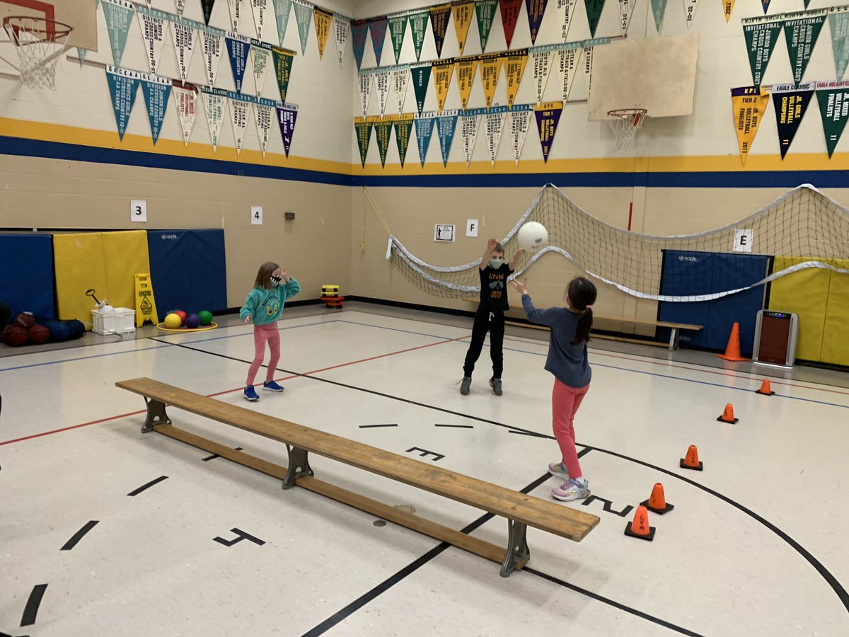 EagletChirps's tweet photo. Playing modified #SlamBall in 3L @D_M_Eagle learning VB skills early #readyposition #targetemptyspace #shuffle https://t.co/qWTD42Lvgf