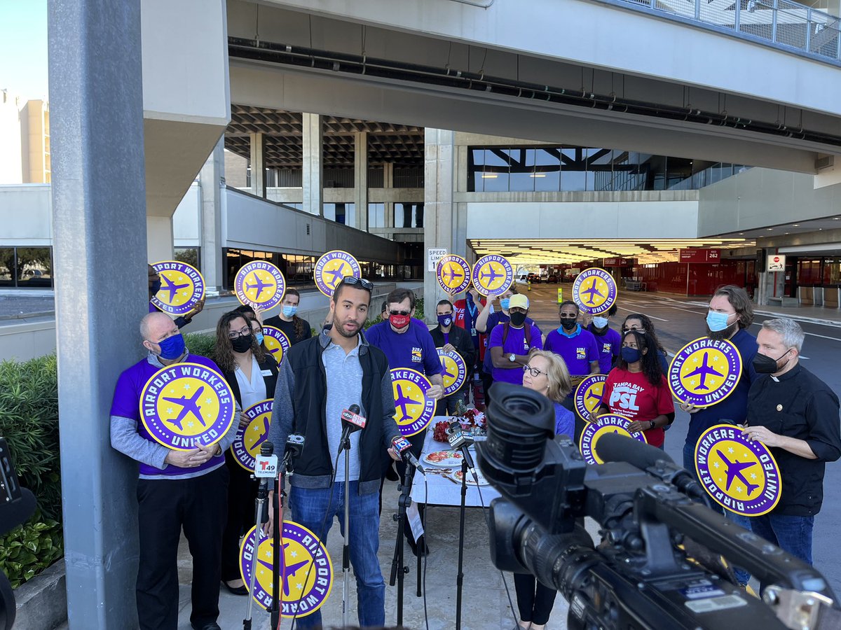 32BJFlorida's tweet photo. “When I started working at the airport 18 years ago, I made decent wages, now we can barely make ends meet.” -Gladys Perez
🦃 NO #Thanksgiving for Tampa Airport workers as they host Turkey-less Dinner to protest Starvation Wages! #PovertyDoesntFly ✊✈️#GoodAirports 💜💛 https://t.co/fuAS3fQktf