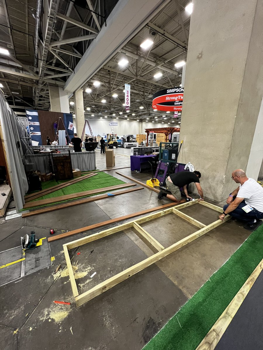 robodecks's tweet photo. Getting ready for the International Deck Expo! #DIY #Robots https://t.co/oGjbKv8X1v