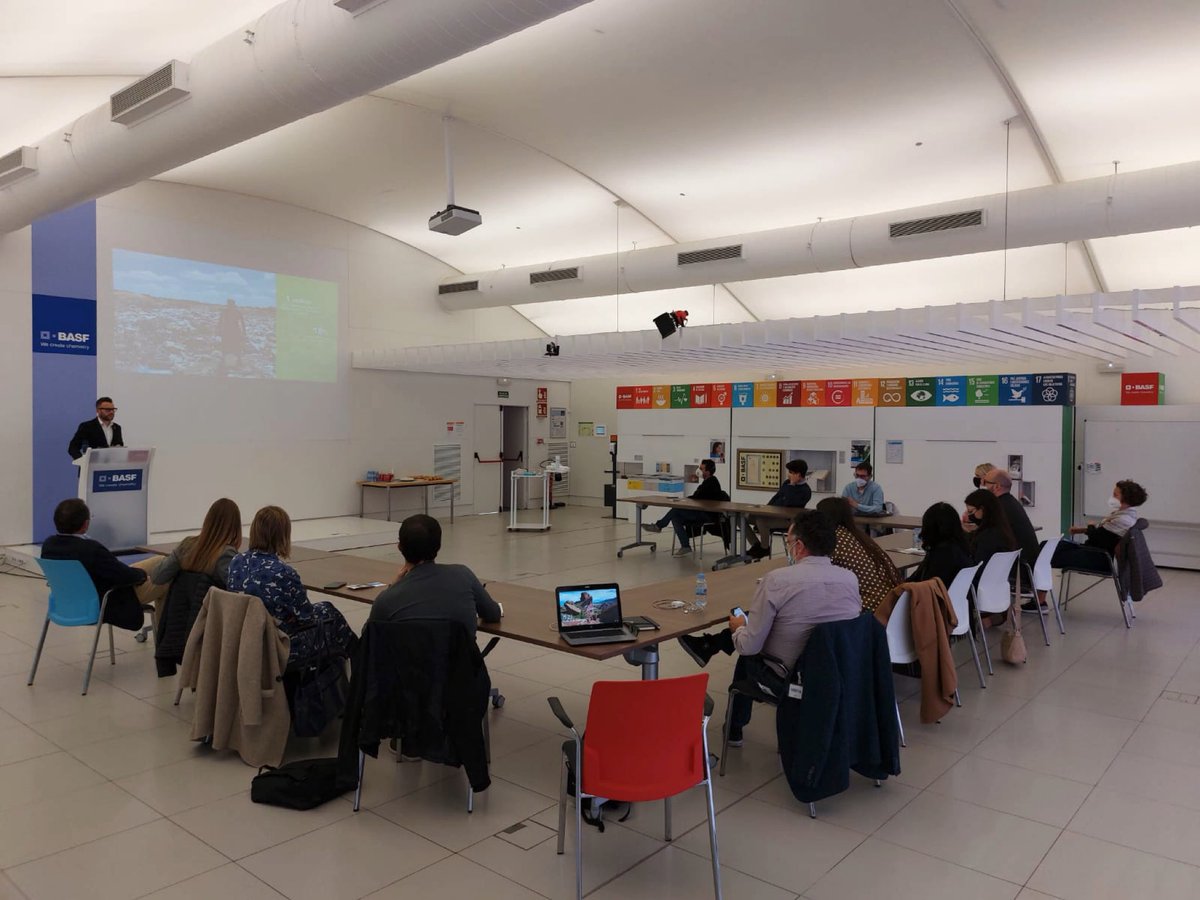 BASF_ES's tweet image. Hoy hemos recibido una delegación del Circular Economy Hotspot Catalunya 2021 en nuestro centro de producción de La Canonja, con quienes hemos compartido nuestro programa de economía circular. El futuro será sostenible (y circular) o no será! #CEHotspotCAT