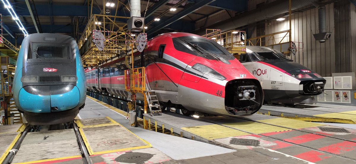 Stof_ChriS's tweet photo. Atelier 8 voies
#Zefiro #TGV #OuiGo
#SNCF ##TSEE #trenitaliaFrance https://t.co/jUpxTqI7kT
