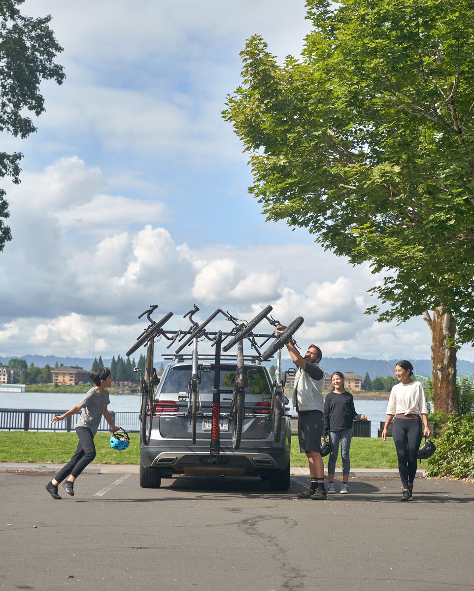 yakimaracks's tweet image. All your bikes, all at once. The HangTight is designed for versatility, built to handle adventures of all sorts, and won’t blink at anything from kids to fat bikes to road to mountain bikes and everything in between. #YourTicketToRide #YakimaRacks 
yakima.com/pages/newprodu…