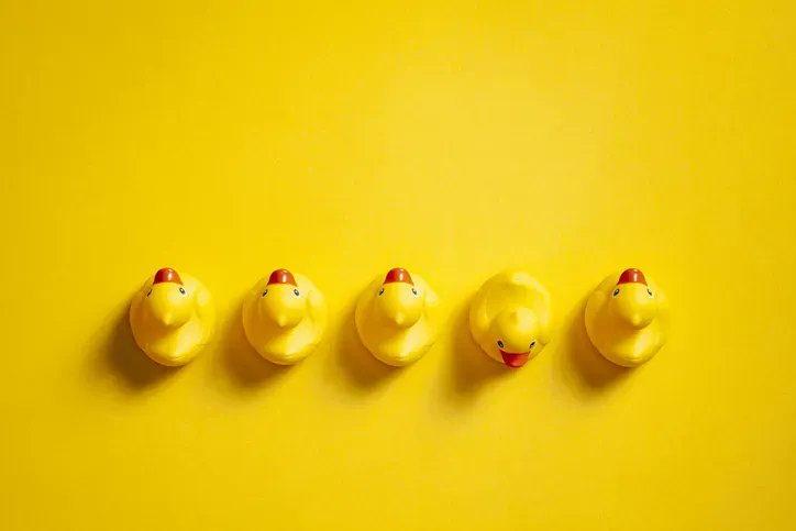 WebmarketingCOM's tweet photo. Vos visiteurs oublieront 90% de votre contenu 48h après l’avoir consulté. Ils ne se souviendront pas de ce qui les a le plus marqués. Et si le problème ne venait pas de vous ?  Pourquoi le webmarketing classique NE vous aide PAS à vous démarquer ? https://t.co/3YBAfuiIlI https://t.co/WLNxHPr2eZ