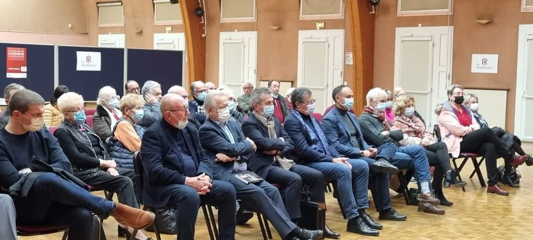 TwCarine's tweet photo. Débat avec l'excellent sondeur @JSainte_Marie #BlocPopulaire autour des mouvements d'#opinion actuels et des enjeux
👉LR est bien le seul parti de gouvernement ayant la capacité de battre Emmanuel Macron au 2e tour #Presidentielle2022 🎯
#LesRépublicains #CongrèsLR
#LR9️⃣5️⃣ https://t.co/ZvvLEG8bJl
