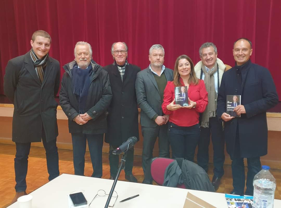 TwCarine's tweet photo. Débat avec l'excellent sondeur @JSainte_Marie #BlocPopulaire autour des mouvements d'#opinion actuels et des enjeux
👉LR est bien le seul parti de gouvernement ayant la capacité de battre Emmanuel Macron au 2e tour #Presidentielle2022 🎯
#LesRépublicains #CongrèsLR
#LR9️⃣5️⃣ https://t.co/ZvvLEG8bJl