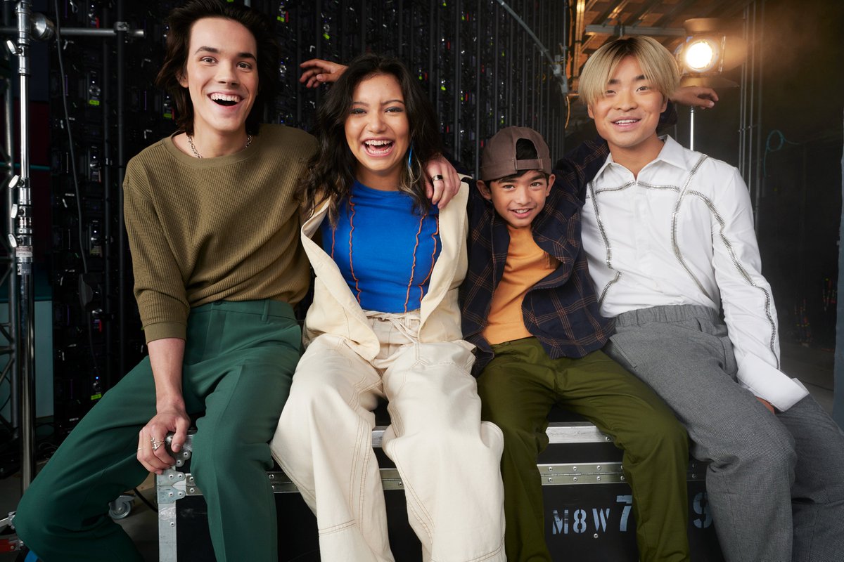 NetflixBrasil's tweet photo. Sokka, Katara, Aang e Zuko passando pra avisar que as gravações da série live-action de Avatar: A Lenda de Aang já começaram. ❤️ https://t.co/MLeaU2Srr2