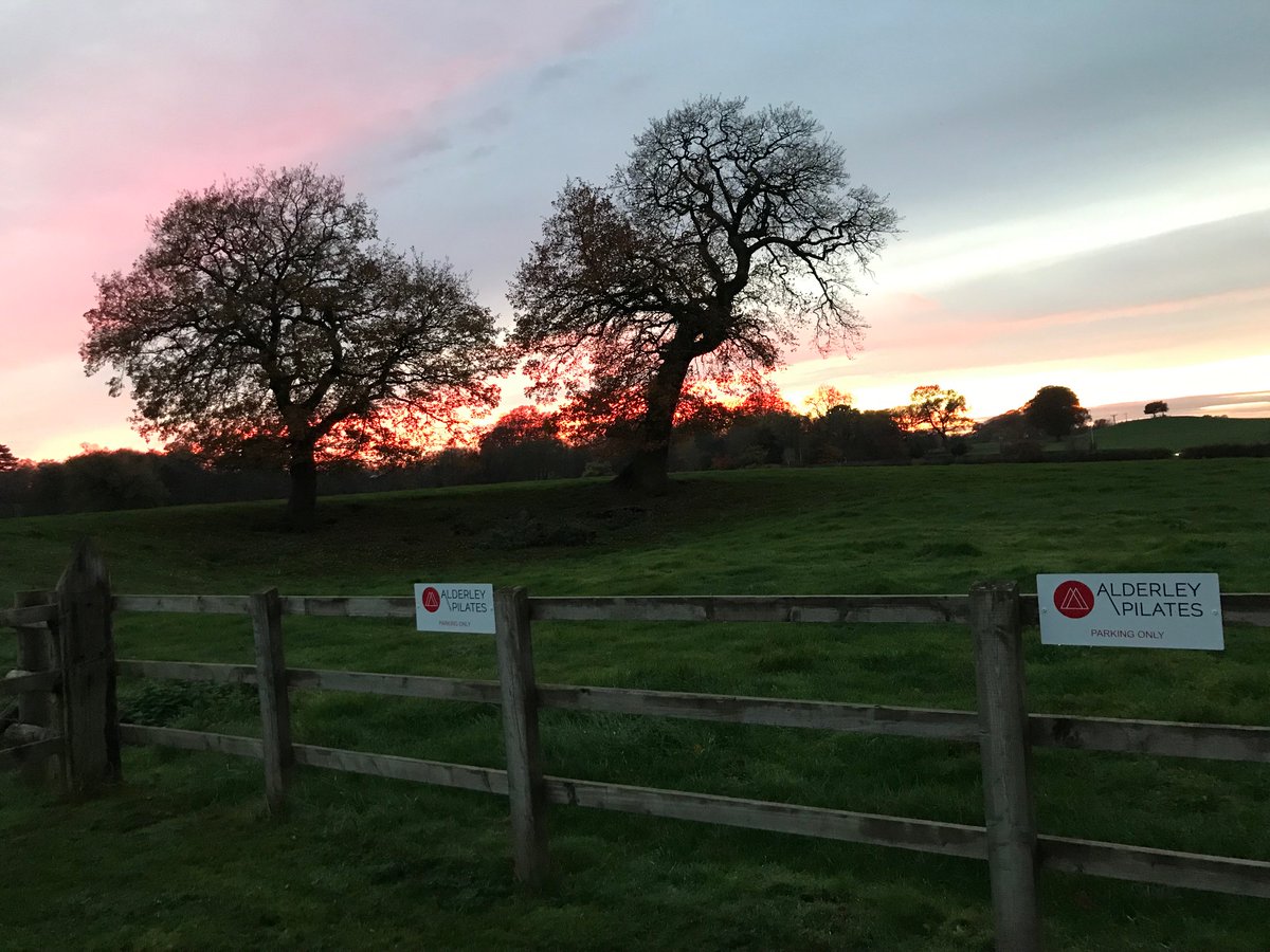 What a beautiful sky tonight, too nice not to share #sunset #viewfromthestudio #cheshire #redskyatnight #pilatesstudio #roomwithaview