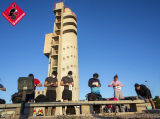 BomberosDipuALC's tweet photo. Mas imágenes de la prueba de hoy de subida a la Torre¡¡ 7 plantas 25 metros de escaleras,  con un chaleco de 15 kilos repartidos delante y detrás para un tiempo de  48 " para hombres y 53" para mujeres. Los que lo hagan en ⏳ 41" 🚹 46" 🚺obtendrán el 10 ¡¡¡ ANIMO
#bomberos #cpba https://t.co/NuaTZUlOS7