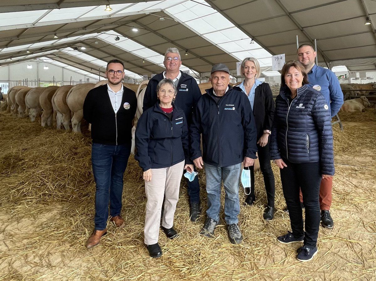 C’est parti pour le Tech Élevage #TE21 🌱✅💚 au Parc Expo des Oudairies à la Roche sur Yon.
👊 et c’est au plus près des éleveurs que la #TeamAgriBPGO <a href="/bpgrandouest/">Banque Populaire Grand Ouest</a>  se plaît 😉👩‍🌾👌