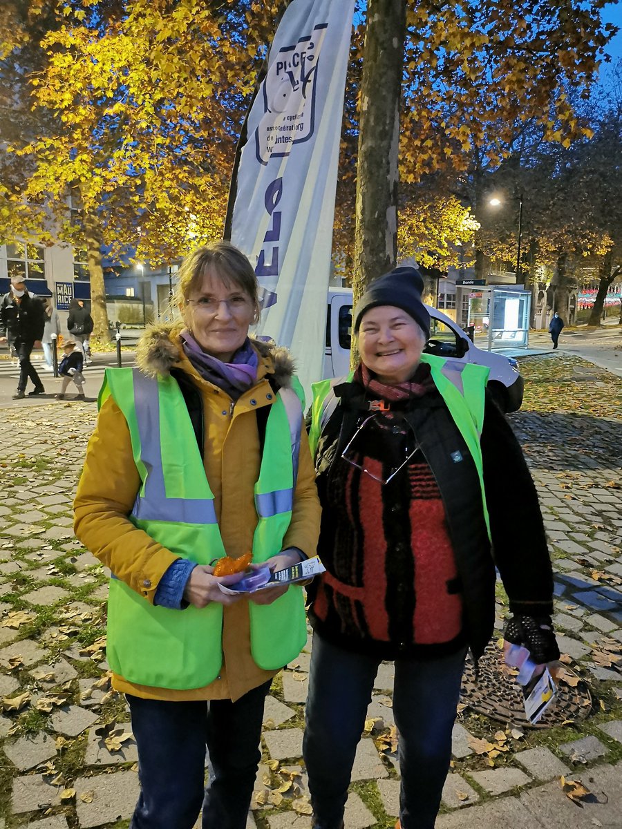 Cyclistes brillez ! Ce soir Quai H Barbusse à Nantes <a href="/GroupamaLB/">GroupamaLB</a> s associe à <a href="/PAVelo_Nantes/">Place au vélo Nantes Métropole</a> pour sensibiliser les cyclistes à un bonne visibilité. Nos élus Mutualistes  distribuent des kits de visibilité #VivonsPrevention