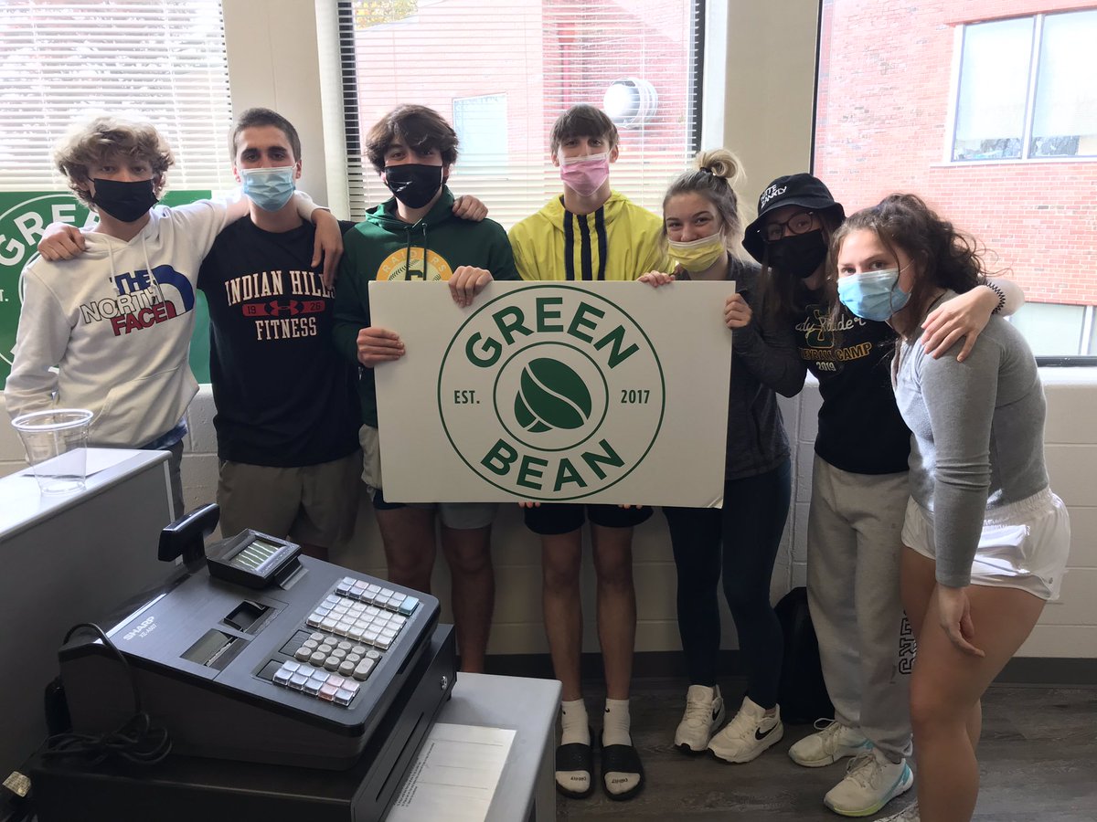 smsgreenbean's tweet photo. Another great seminar day at the GB. These student workers do an amazing job day in and out. Thank you for your continued hard work and effort. Come see us the rest of the week! @SMSouthTDain https://t.co/8eb2Iux947