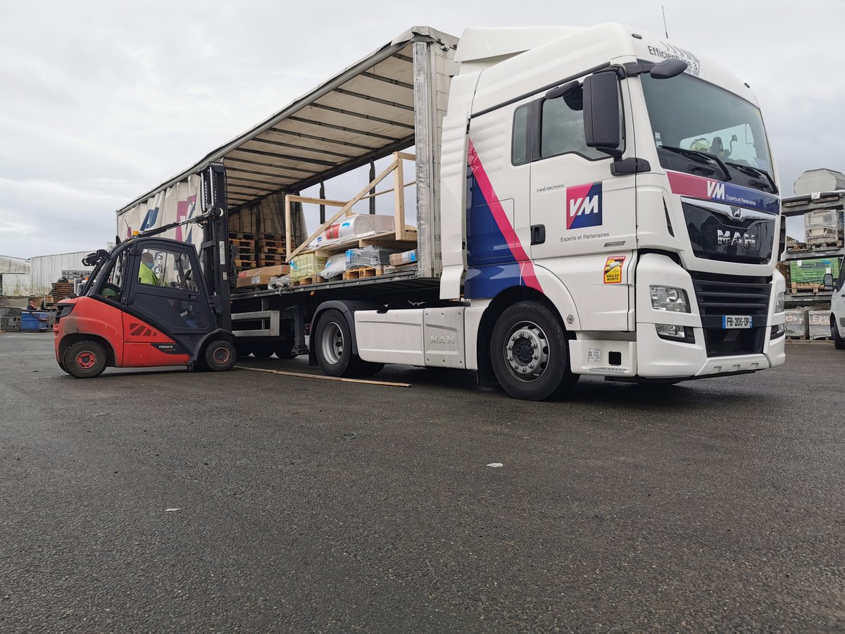 [RSE] Nos conducteurs de poids-lourds VM et LNTP ont été formés à la conduite #écoresponsable. Cette formation visait à adopter une attitude « responsable » sur la conduite et l’#environnement qui l'entour. Merci aux conducteurs pour leur écoute et leur implication ! #vm_experts