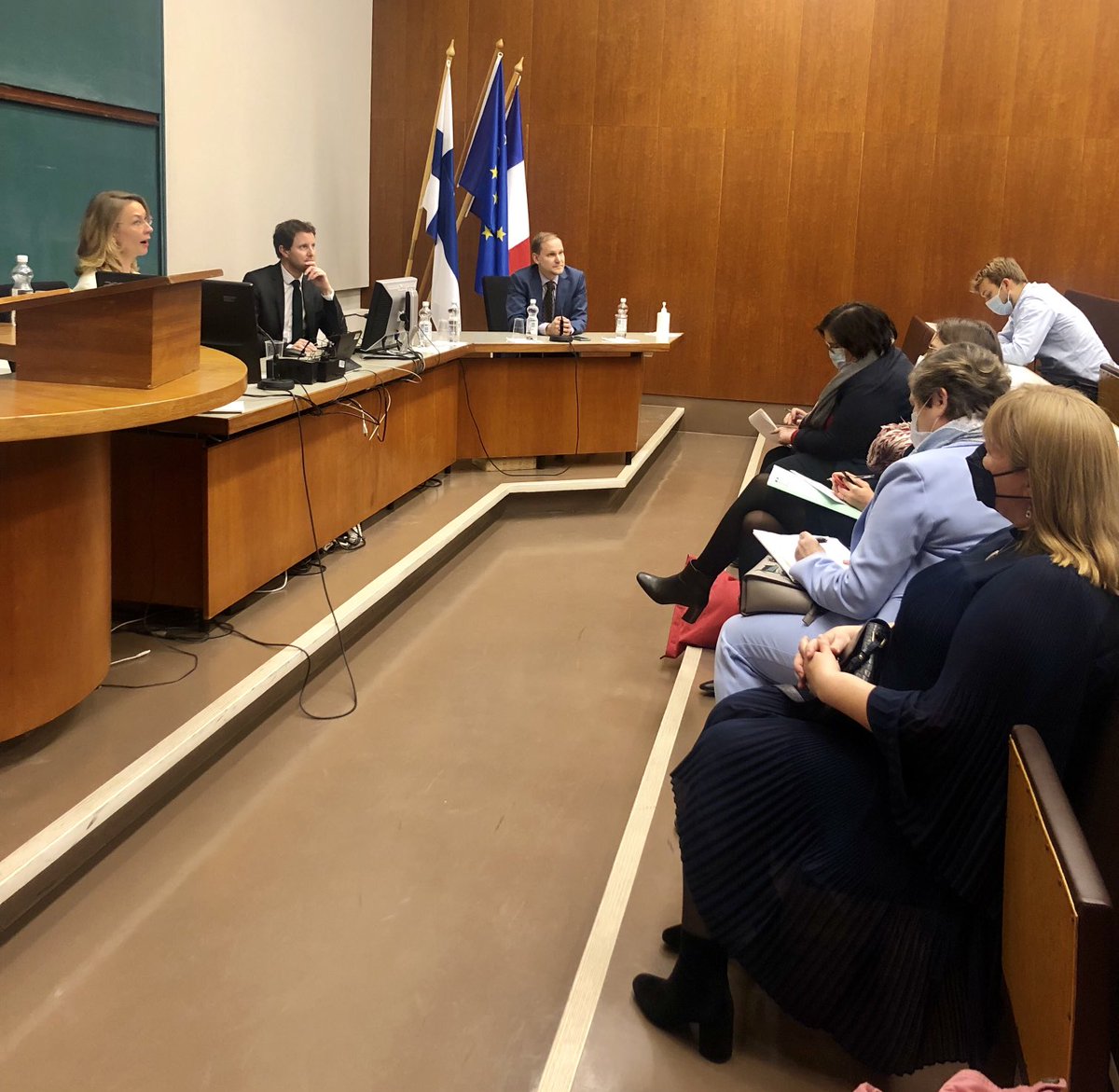 ambafrancefi's tweet photo. Q&A
Great exchanges between @CBeaune @TyttiTup and the students of #Helsinki
#EuropeofDefence #RuleofLaw #Climatechange #Democracy #EU #Strategy #China #US https://t.co/XUomgNUTCc