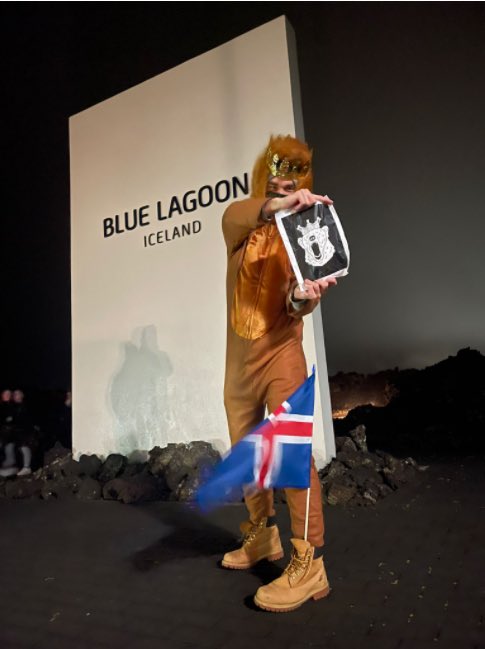 RoyalBears_'s tweet photo. What on earth is going on!? We're getting word of Royal Bear members occurring globally wearing Royal Fashion!? It's been said they've been doing the craziest shit!? @RoyalBears_

Probably best to join their discord!👀👑
https://t.co/5eWPoZSQly

#NFTGiveaway #NFTs #nonfungible https://t.co/8xRqjmnHGC