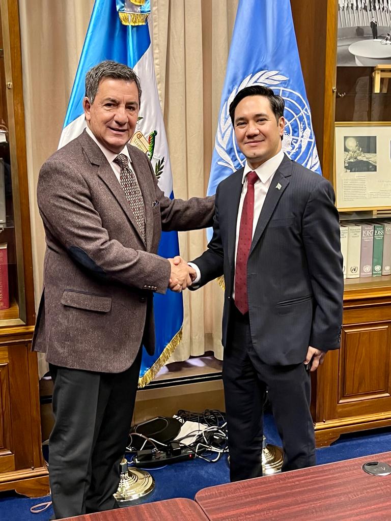 Encuentro con el embajador de #GUATEMALA <a href="/luislampadilla/">Luis Lam Padilla</a> de las #nacionesunidas.
#parlamentoyfe
#Argentina 
#NewYork 
 <a href="/LBongarra/">Luciano Bongarrá</a>