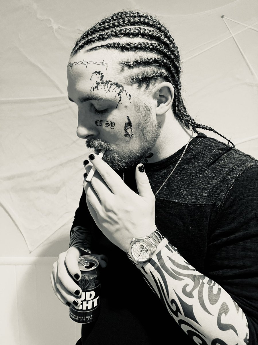 Boh_Bounds's tweet photo. @PostMalone  I went all out for Halloween this year! I figured you would appreciate my efforts. #whiteiverson #facetats #dontworrymomtheyrenotreal https://t.co/g8JCkz0OaU