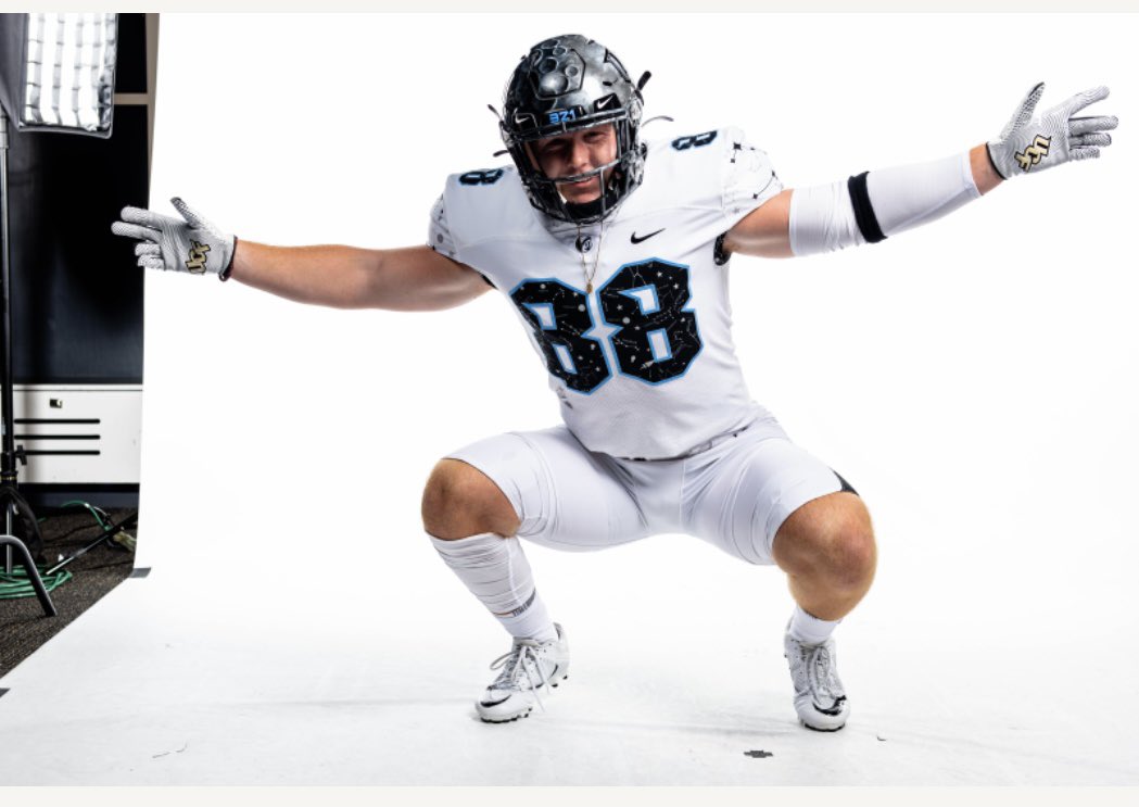 BronteGallo's tweet photo. Blessed to have received the opportunity to continue my football career at The University Of Central Florida! #ChargeOn @CoachB_Blackmon @CoachGusMalzahn @CoachHand @ColeHeard_UCF @CoachJesse18 @CoachMeyerCAI https://t.co/e7o1oVqGFY