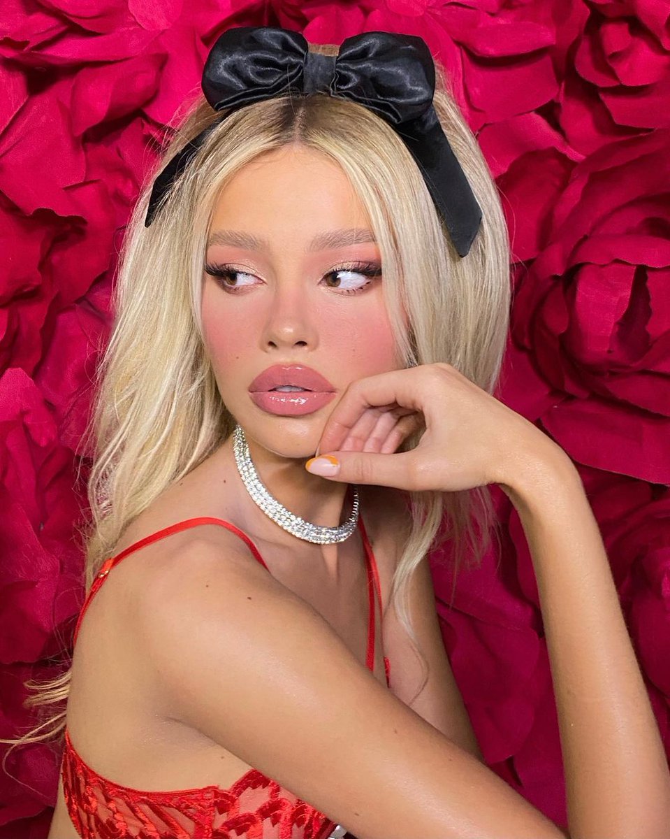 salinroses's tweet photo. Red? 𝖑𝖚𝖘𝖙.

#keepiteagle https://t.co/rr4MtQm93t