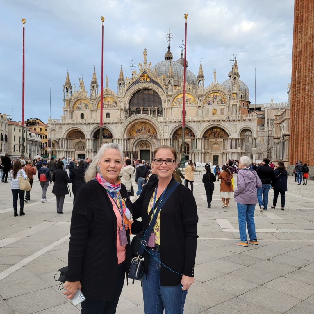CostSaverTours's tweet photo. 🌎 WHO is your TRAVEL BUDDY? 🌎  

Your best friend? 👯 Your mum? 🤗  Your partner? 💙 Someone you met on a Costsaver tour 10 years ago? 🤩 

Where do you want to go in 2022? ✨ 🚌  

To Italy like @lilyskybird did with her mum? 👉 https://t.co/4m4gJ2R8dR https://t.co/5RTPxFcUdI