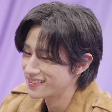 imckworld's tweet photo. 🐺: My dad chose to be a professor at an old age. He chose to challenge himself and that’s why I always say my dad is my role model. That’s why I hate when you say you’re too old to do something. Don’t call yourself an old woman who loves me. After all, what’s age in love? 💜 https://t.co/fwmoyHt8Ic