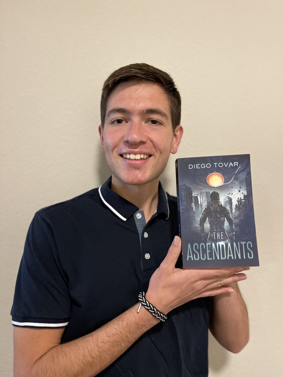 ColoradoStateU's tweet image. A @WarnerCollege student published a sci-fi novel for young readers.
Diego Tovar's The Ascendants is a dystopian science-fiction adventure for young adults 📖
col.st/n8RbP