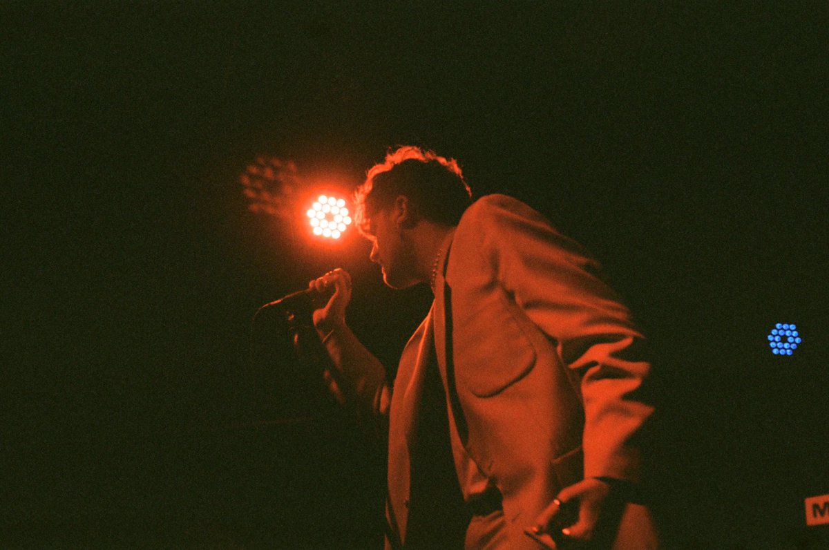 syndicatejamess's tweet photo. Selling out shows on a Monday 👊🏼

Petrie’s album is out Friday and nuts

📸 Jordie Emmet https://t.co/6EMyZw381h