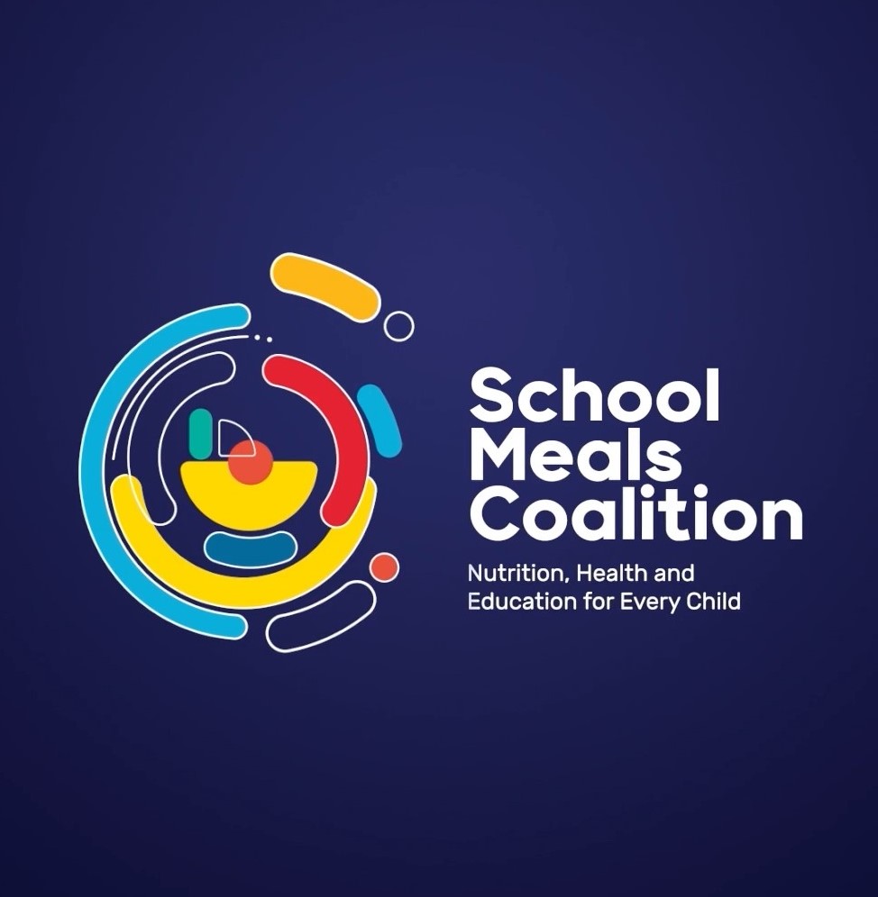 SpainUN's tweet photo. 🇪🇸 está entre los ➕6⃣0⃣ países que forman la Coalición 🌍 @SchoolMeals_ que hoy ha celebrado su lanzamiento.
Los programas de #ComidaEscolar mejoran la alimentación, salud & educación de 👧👦 y contribuyen a la recuperación de la pandemia y al logro de los #ODS.
#GoodFood4All https://t.co/51IMRB6a6L