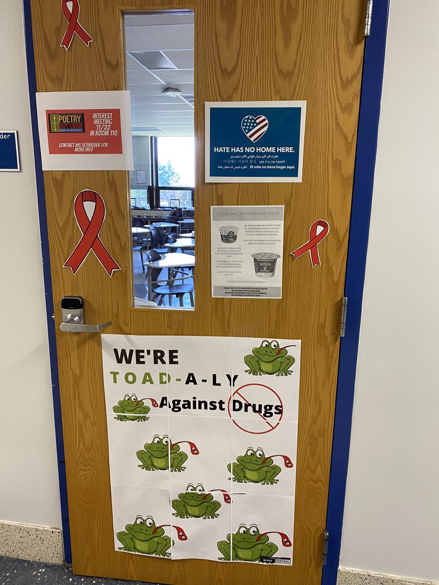 _FalconSTARs's tweet photo. More Red Ribbon Week doors!! #YourSalisbury #SayNOtoDrugs https://t.co/97lTWienwG