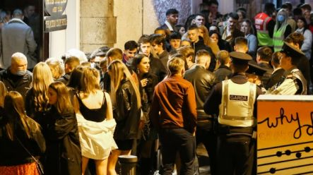 JoeSeward1's tweet photo. Surely with Late Venues set to close  at 12pm from Thursday this will lead to even more indoor House parties . So quintessentially what will12 Midnight closing achieve. 😏
#Covid_19 
#coppers 
#NightClubs 
#LateBars 
#TonyHolohan 
#Taoiseach 
#TonightVMTV
#NPHET
#rtept https://t.co/14ATE3Mr5F