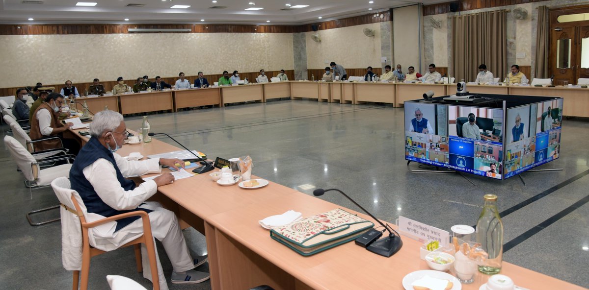 NitishKumar's tweet photo. मुख्यमंत्री सचिवालय स्थित ‘संवाद’ में वीडियो कॉन्फ्रेंसिंग के माध्यम से 7 घंटे तक मद्य निषेध के क्रियान्वयन से संबंधित समीक्षा बैठक की।

https://t.co/HV2SDNocYX https://t.co/8K1u6iCGO9