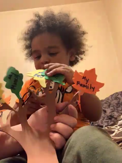 Options_Youth's tweet photo. Last week we hosted our Smart Parent Smart Baby event. Families participated in a "Thankful Tree" activity where on each leaf, they shared something they are thankful for and their children helped attach the leaf to their tree. This is what gratitude truly looks like! #Thankful https://t.co/8B3uYw4igw