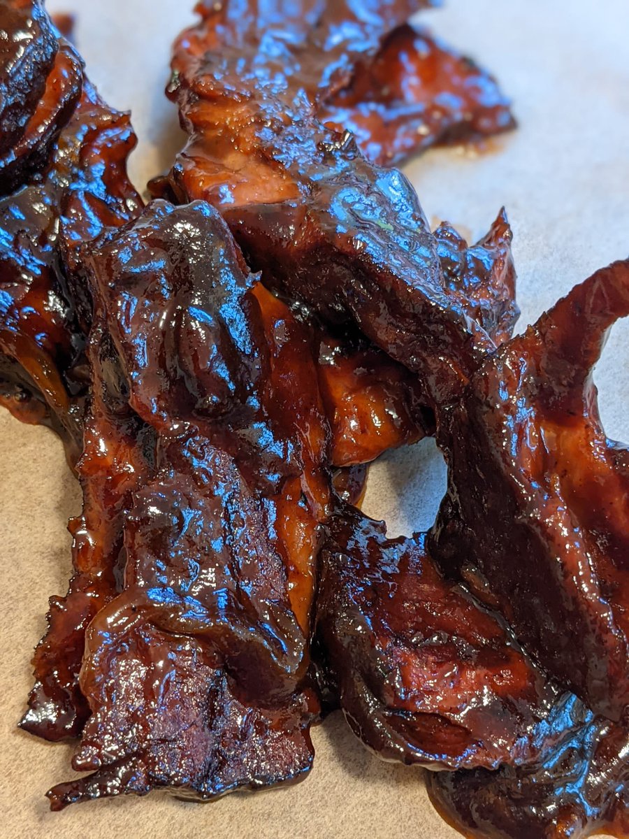 PlanetariansNet's tweet image. I personaly prefer ribs over the wings, so our chef Max decided to please me. If you’re into ribs too - join our Plantsgiving event! lnkd.in/gkjfctXz  #plantbased #plantpowered #yummy #flexitarian #highprotein #vegan #altmeat #alternativemeat #healthy #zerowaste