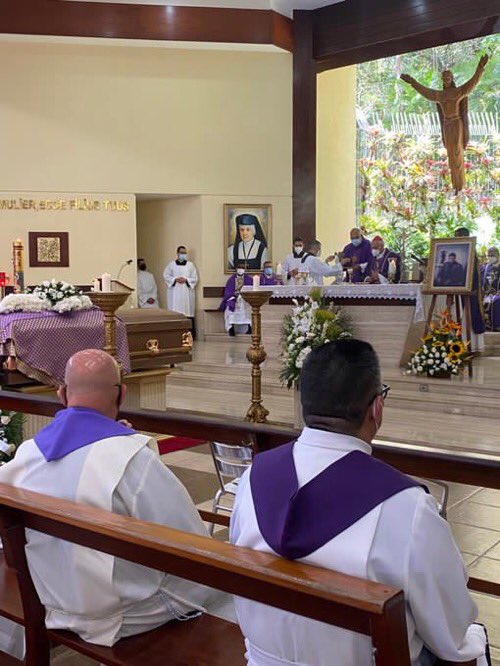 RCR750's tweet image. Cardenal Baltazar Cardenal Porras preside la Misa exequial de Mon Adán Ramírez que se realiza Iglesia la Caridad del Cobre en Caracas. Vía @leoperiodista