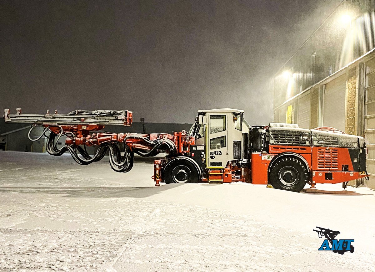 AMTEdmonton's tweet photo. Winter is upon us here in Alberta. Just a friendly reminder to take your time, drive safe and don't forget that snow brush at home folks!

#winterseason #winterishere #drivesafely #alberta #edmontonliving https://t.co/WH1sNv7JaL