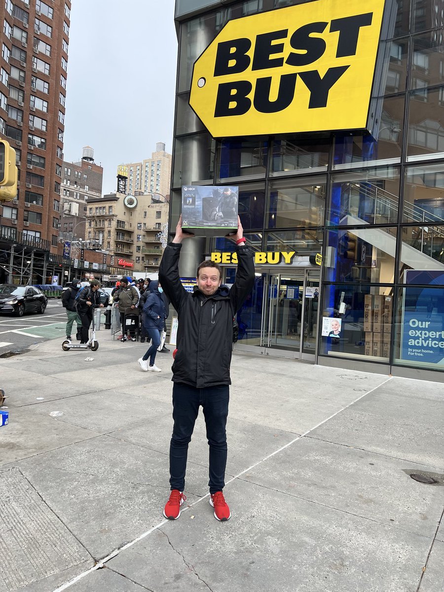 mattswider's tweet photo. @Casey I'm planning to give out free donuts🍩 &amp; coffee☕ to people waiting in Black Friday lines.

Also, I waited 24 hours for this Halo Infinite Xbox Series X console (got 2 of them w/ @baggingspam) to donate. 

One giveaway to 🇺🇸 military, one open to everyone https://t.co/ERVK89Rf8z
