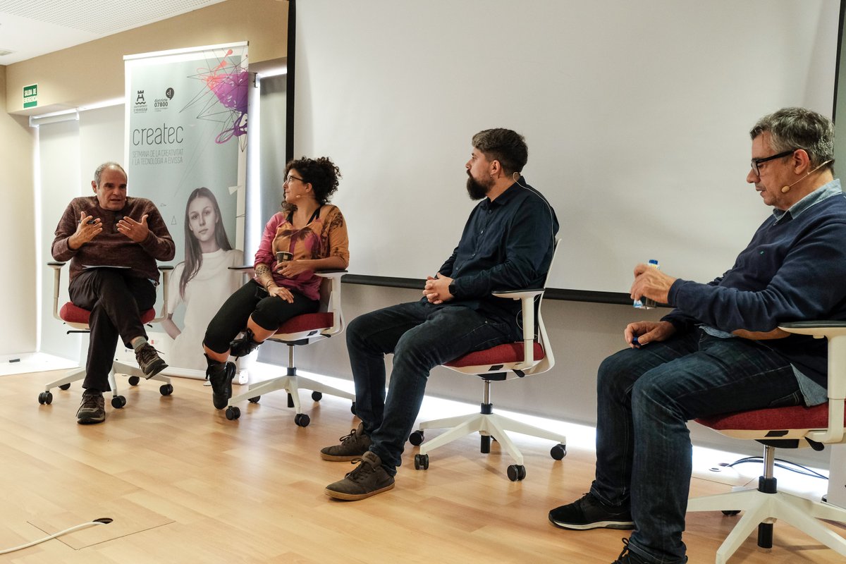 Districte07800's tweet photo. La I Setmana de la Tecnologia i la Creativitat d’Eivissa va comptar amb 44 ponents, que van oferir xerrades i tallers en versions presencial i en línia.

@AitorMorras @ajeivissa #Createc21 #eivissa #ibiza

https://t.co/r0vrXin8gY https://t.co/J0pZ1YuK2b