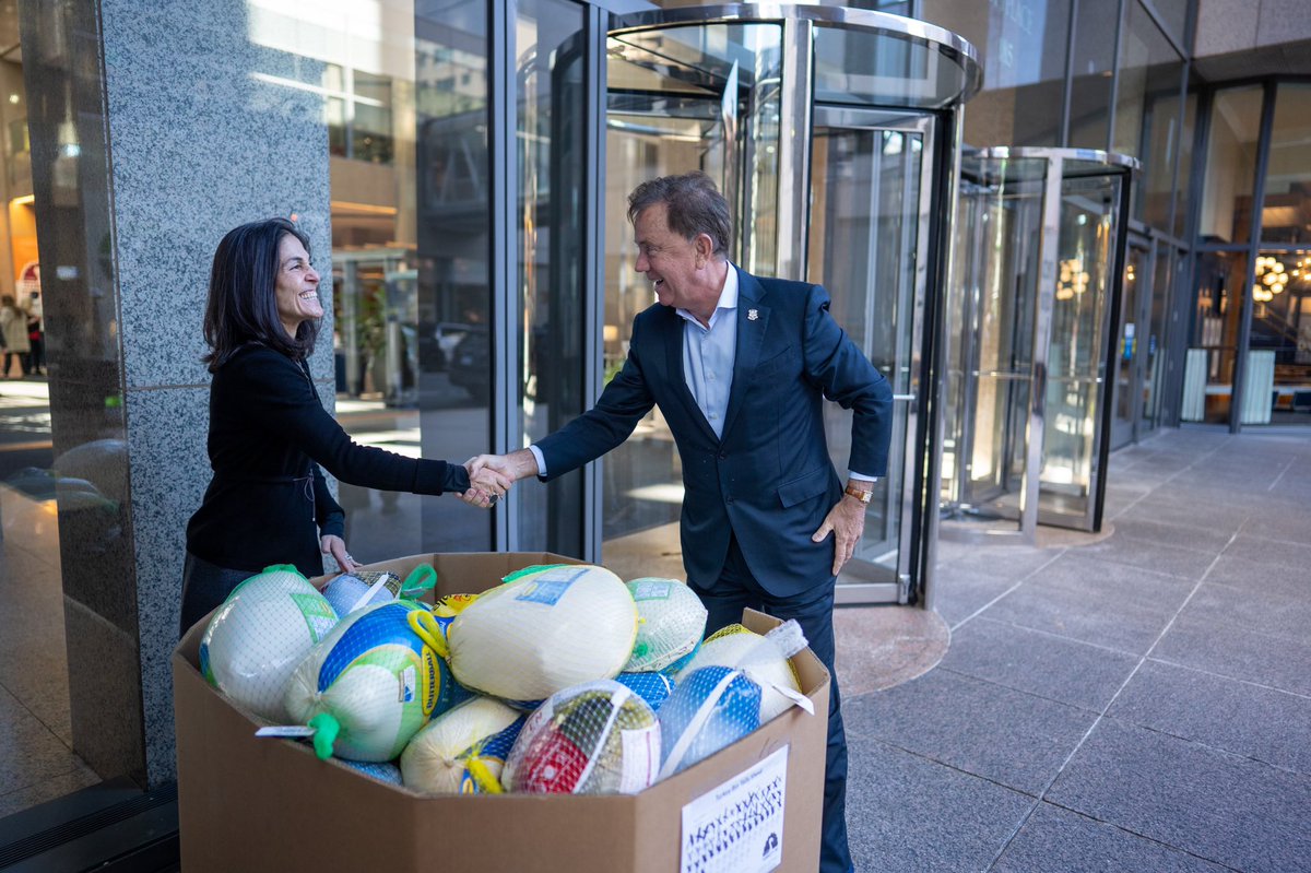 GovNedLamont's tweet photo. I’m incredibly thankful for @CTFoodshare for their nonstop commitment to ensure that nobody goes hungry in our state. I stopped by their #TurkeyTuesday food drive this morning in Hartford to drop off a donation and thank them for everything they do. 🦃👏 https://t.co/JY7oI1qUzu