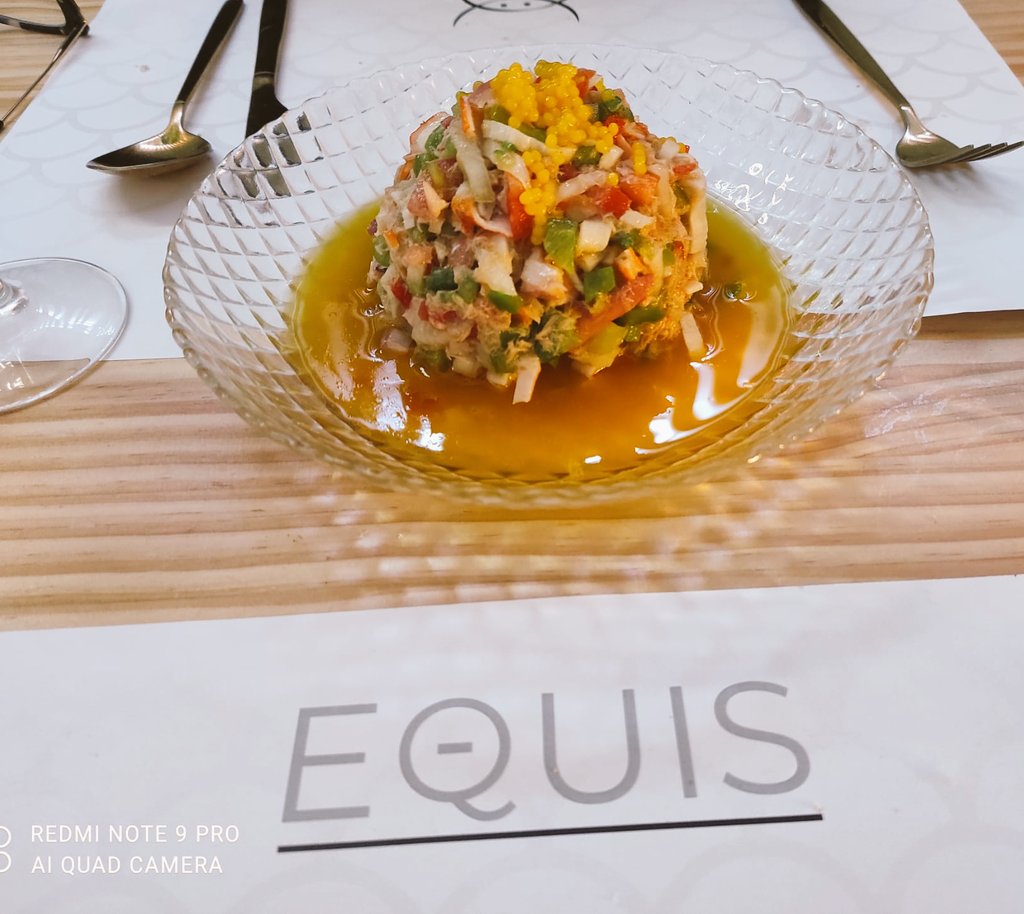 Solo los afortunados nos visitan el día que hay salpicón de pulpo en nuestra oferta fuera de carta. Cada día podemos tener un plato secreto, si el mercado nos lo ofrece. Ayer fueron 2 pulpos de tras corazones ocho patas e infinitas formas de hacerlos, está fue la de más éxito.