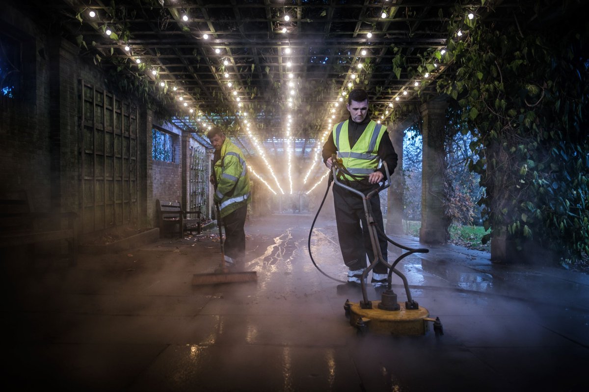 Silverginger's tweet photo. Spent some time with my favourite street cleaners as they spruced up #Harrogates Valley Gardens Sun Collanade today. https://t.co/hci2xHomtu