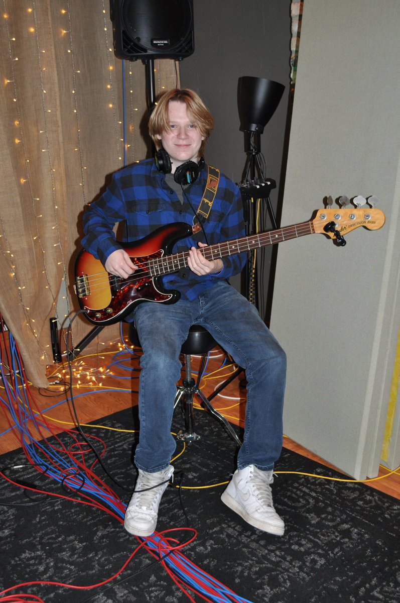 Petes_Diary's tweet photo. PD3 laid down the bass tracks in Day 2 at #wireandvice.
Mac McRae 🎸
#PD3 @petedank EP Spring 2022 https://t.co/pMHx5xIJ9f