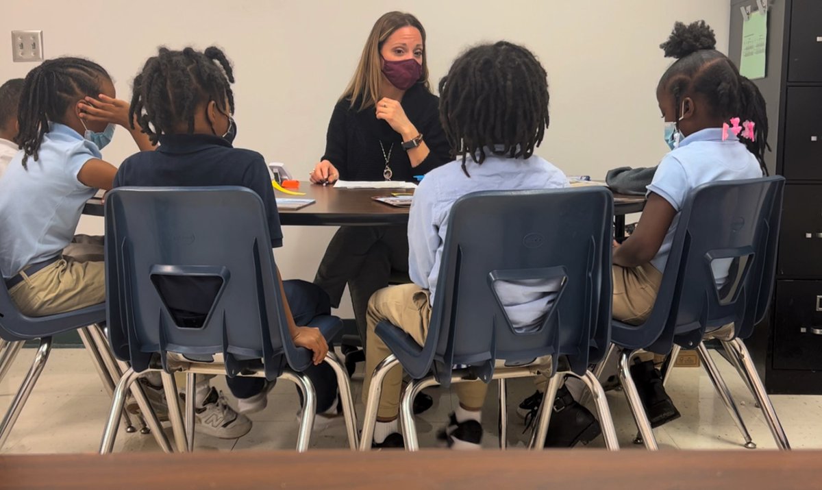 Awesome guided reading modeling <a href="/We_Are_Foster/">Foster Trad. Academy</a> @JoBarZone2ELA @zone2litcoach #zone2