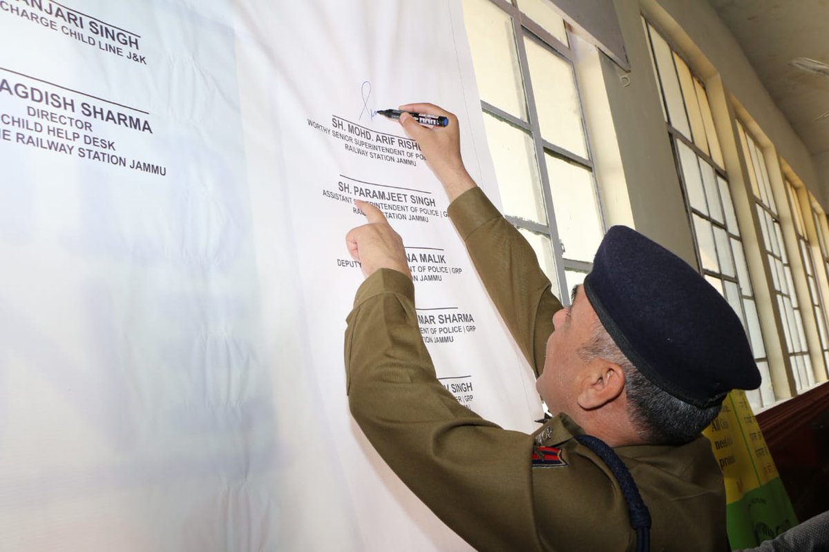 grp_jammu's tweet photo. Inauguration  Function Of "Childline Se Dosti Week"
Organized By Childline Helpdesk Railway Station Jammu In Collaboration With Haemophilia  Society Jammu

Signature Campaign Kickstarted by Worthy SSP Railways Jammu In Presence Of Officers And Officials From GRP And RPF. https://t.co/9ATNbWsTaD