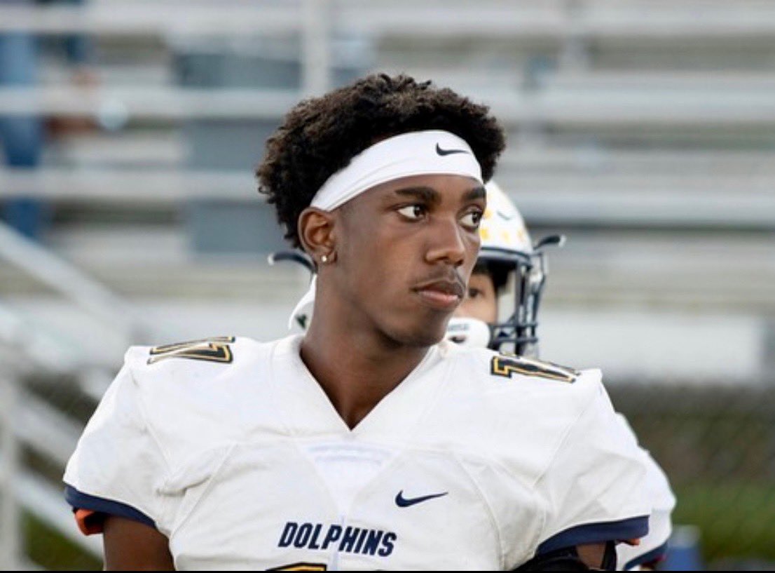 FinFballClub's tweet image. Senior Spotlight!!
🌊🐬🏈
Jordan Hall
Twitter Handle: @Jxhalll
hudl.com/v/2GPBhM
Height: 6’3”, 170lbs | GPA: 3.0
Position: DB/WR/S
Stats: 23 Tackles, 3PBU, 4 INTs, 1 Def TD, 200+ All Purpose Yards 2 Total TDs
@CoachYeager2019 @mikehill757 @CoachDJack8