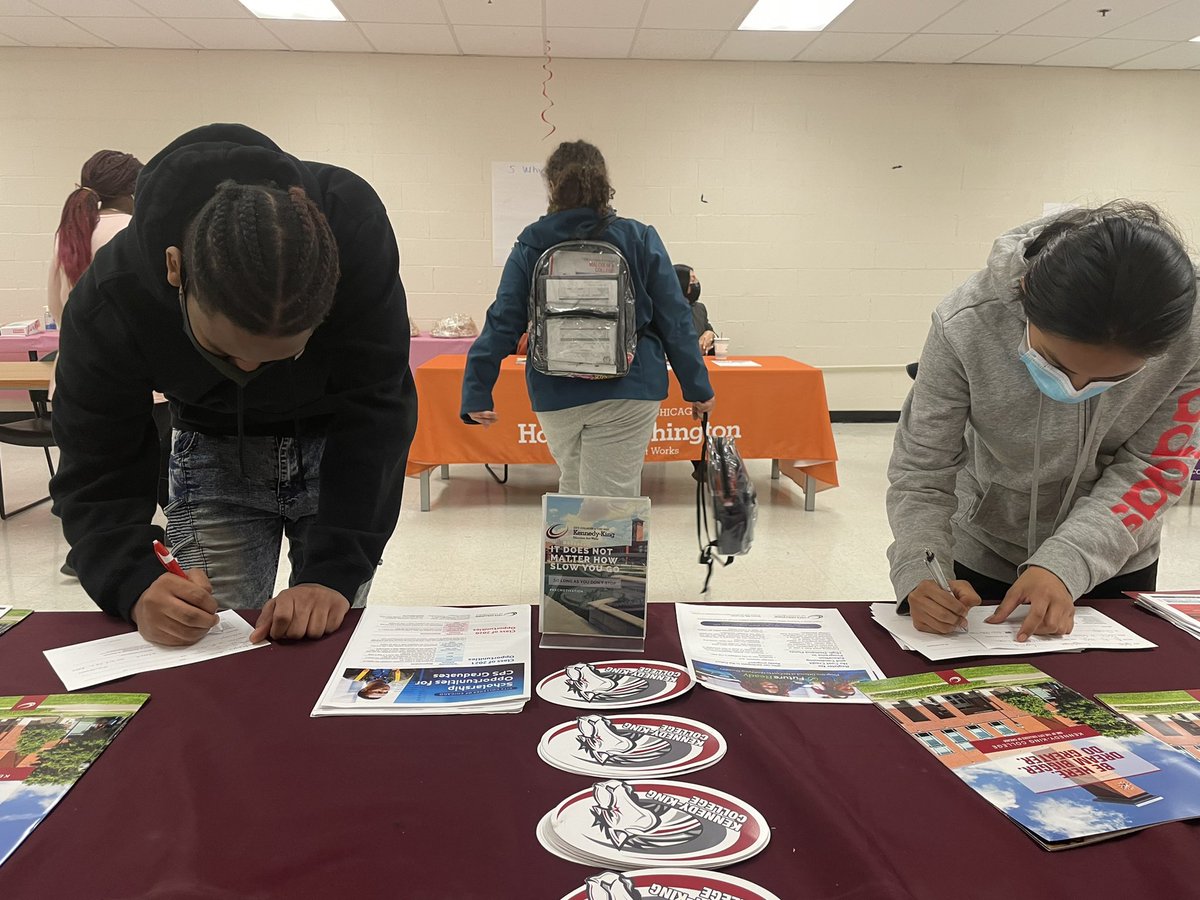KKCRecruiterJG's tweet photo. Having a great time at Ombudsman South ‘s Career Fair sharing information on the resources, programs and opportunities available at @KK_College #KKCDIFFERENCEMAKERS

@KKCEnrollment @ChiCityColleges https://t.co/oyAqhaylkW