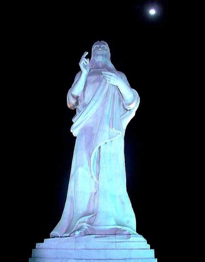 #CubaVive y el Cristo celebra y da la bienvenida a los visitantes de la habana en sus 502 aniversario #CubaViveYRenace #CubaViveYRespira
