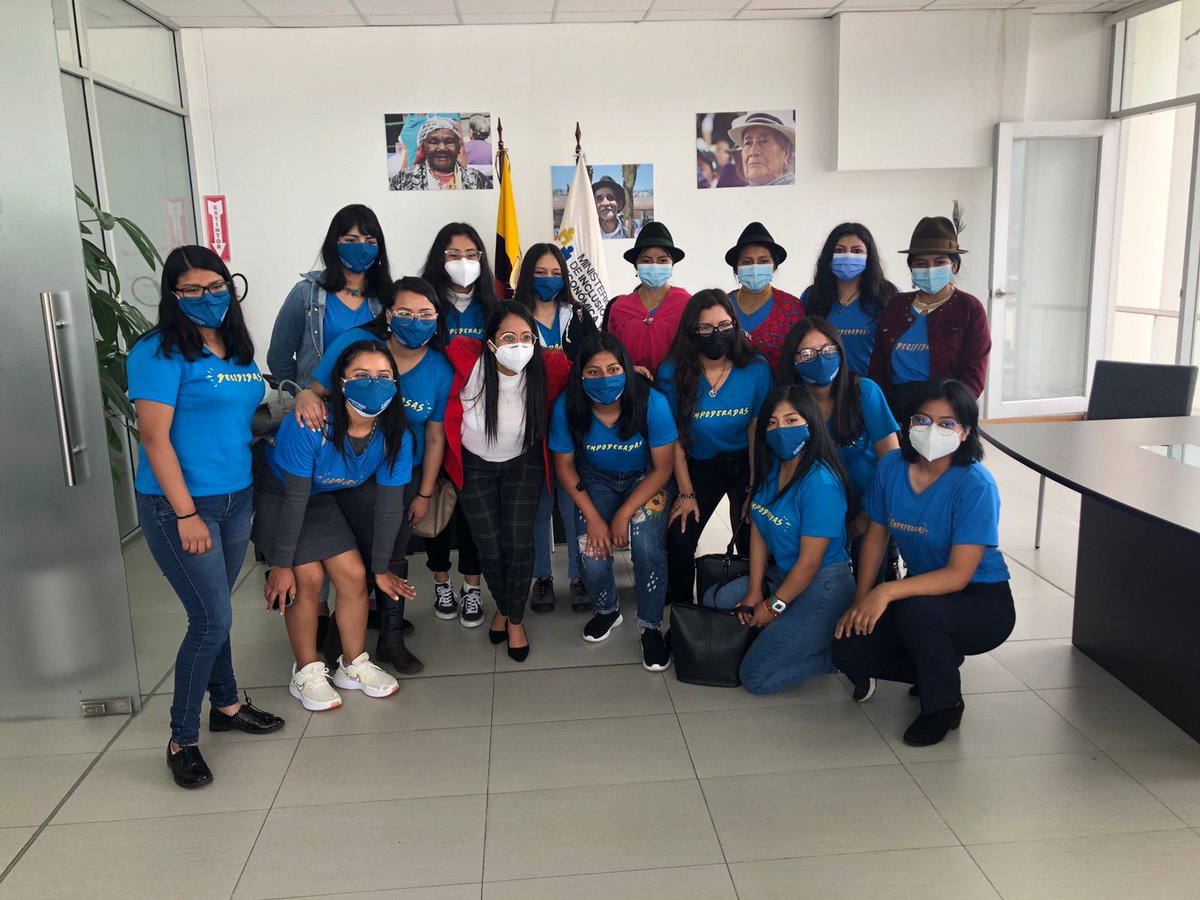 DHumanoEc's tweet photo. ¡Buenas noticias!
Junto a @Plan_Ecuador la viceministra de Inclusión Social, @VeronicaCandoB, participó del gran evento #TomasDePoder en donde 16 niñas de la organización “Movimiento Por Ser Niña" experimentaron el abrazo social del #GobiernoDelEncuentro. https://t.co/dOXChvDRmE