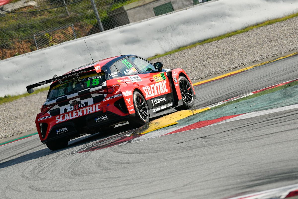 MediageCom's tweet photo. 🔝👏🏽 @AlbaCanoRamirez y @MonlauRepsol acabaron la temporada 2021 del @tcrspain con un top 5 y un top 3 en la general, respectivamente, con el @CUPRA_esp León Competición 

📝 Más info: https://t.co/Iu3U8Llfaz https://t.co/IPAeDkhLeK