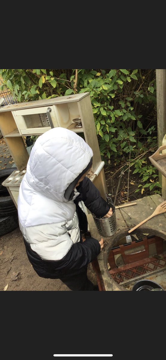 MissBarnett20's tweet photo. Teamwork! 💪🏼 
The children decided to make ‘lemon cookies’ using our mud kitchen as they found some leaves that smelt like lemon. #eyfs #mudkitchen #childlead #outdoorlearning #earlyyears @shipley_ce @WeAreBDAT https://t.co/odr16tUJH8