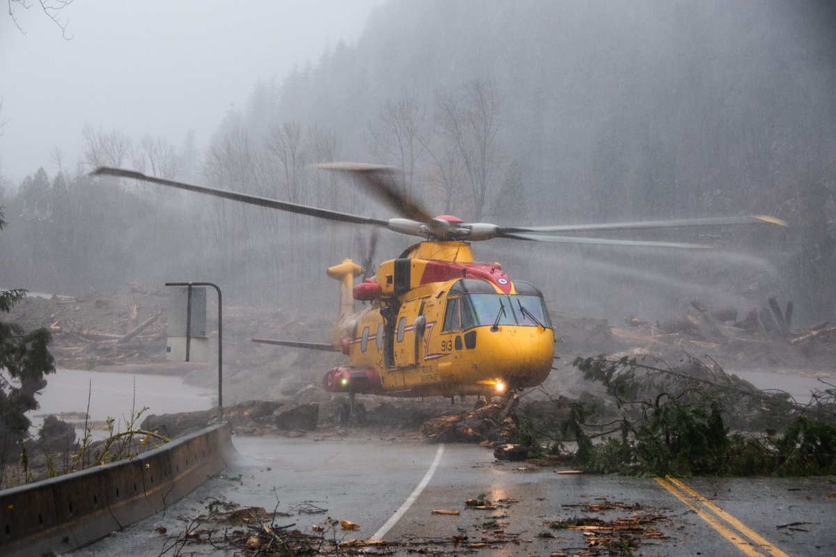 RCAFOperations's tweet photo. A job well done by @RCAF_ARC’s 442 Transport &amp; Rescue Squadron.  Using 3 CH149 helicopters and supported by a CC115 Buffalo, the Sqn evacuated 311 people, 26🐕 and a🐈 to safety in Agassiz after being trapped by landslides on roads in BC. @CFOperations @MARPAC_FMARP @BCGovNews https://t.co/TXPPR7ih9a