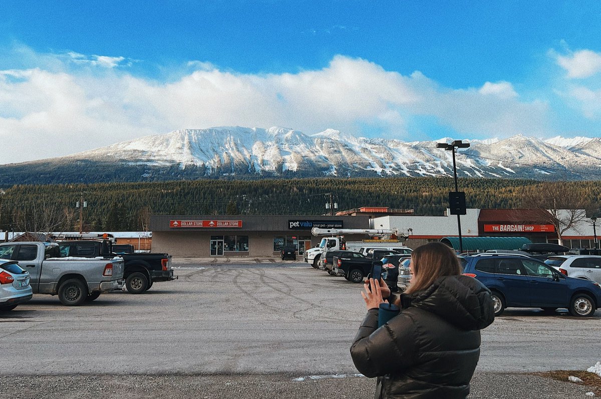 Beautiful morning 🌤. Feels like a good day to get my car off the side of the road 🤞🏼 #bcstorm